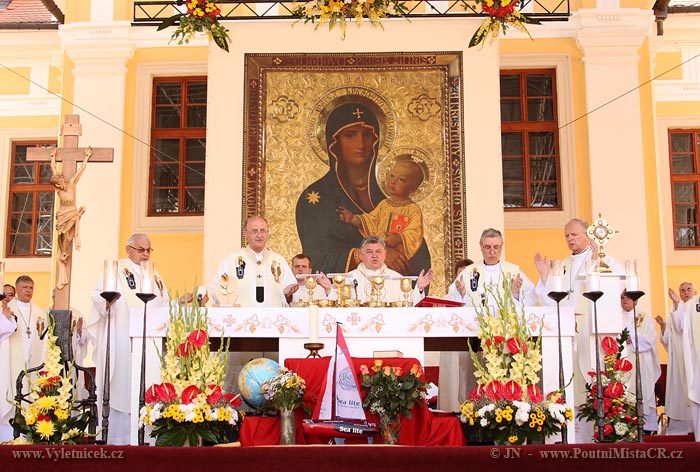 Velehrad 2012 - mše svatá - kardinál Dominik Duka