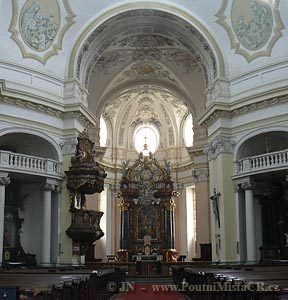 Bazilika svatého Vavřince a svaté Zdislavy - oltář